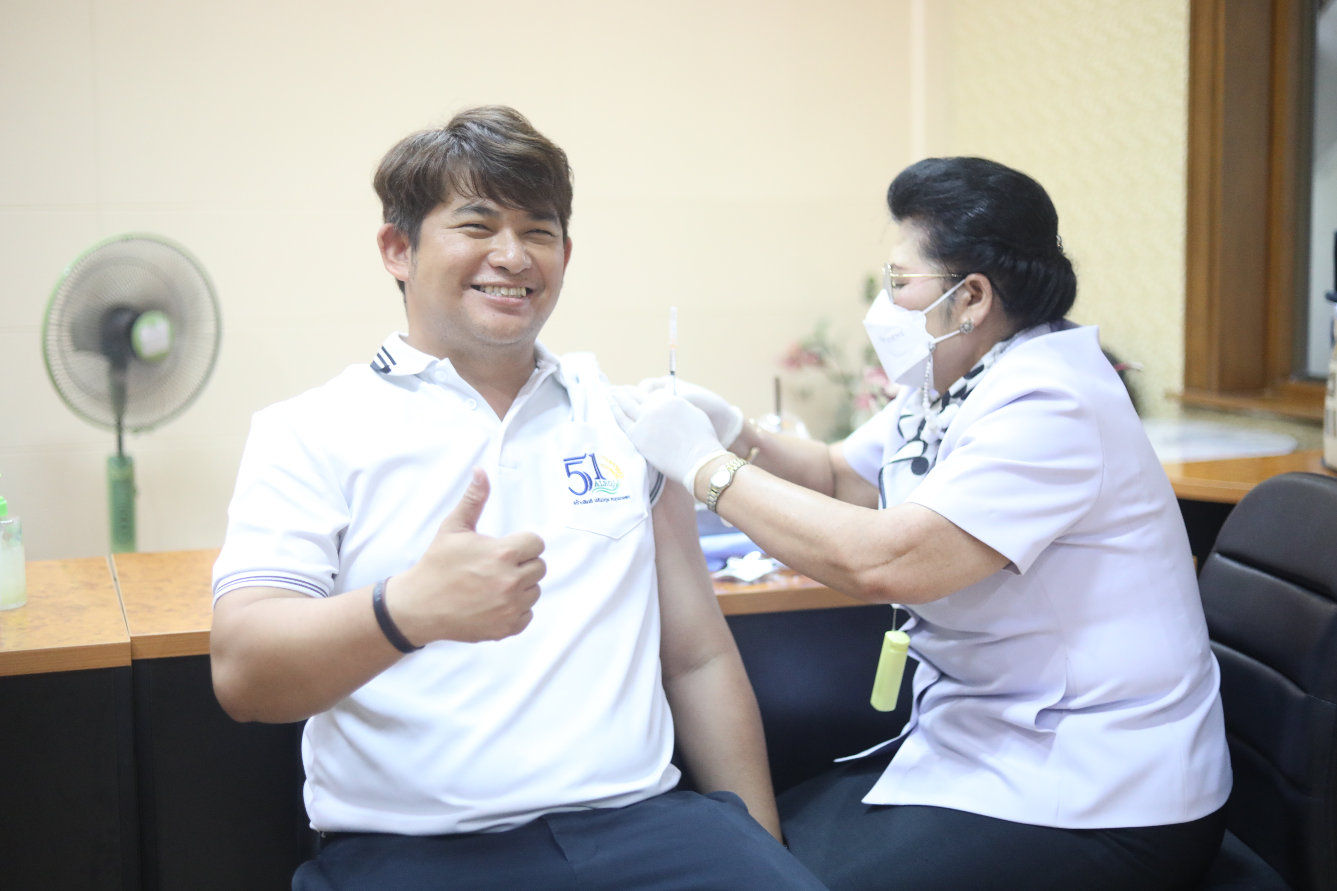title - ส.ป.ก. จัดสวัสดิการฉีดวัคซีนป้องกันไข้หวัดใหญ่ ชนิด 3 สายพันธุ์ให้กับบุคลากร